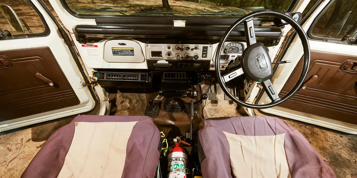 U4052-article-images_VEHICLES-custom-4x4-bj42_image-2