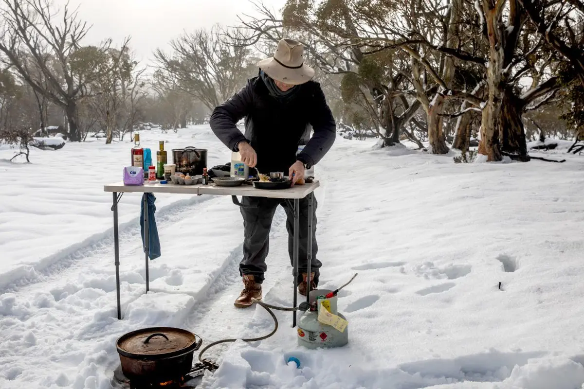 Pat cooking Tea Cake