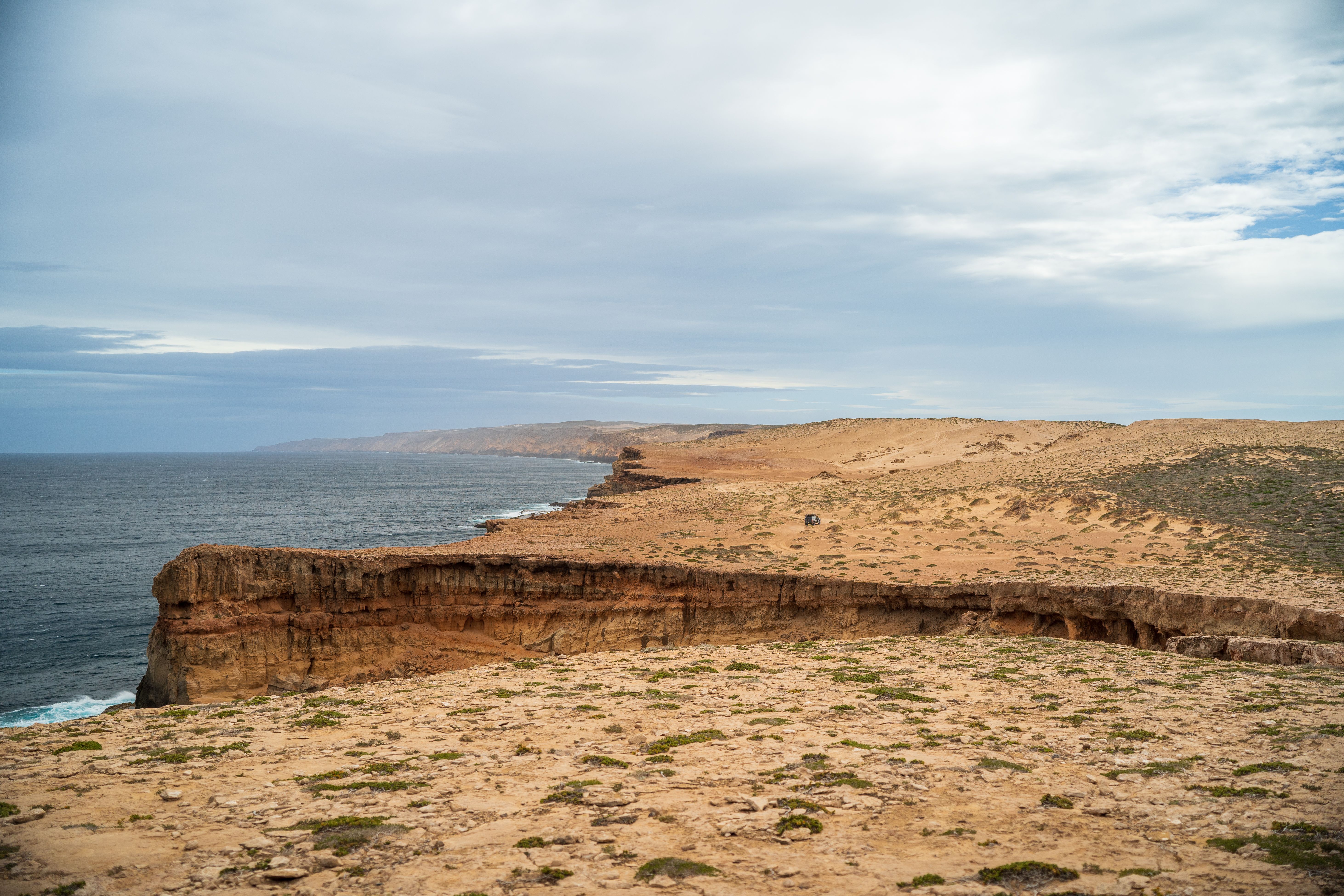 A cliff on Dirk Hartog Island, facing the Indian Ocean