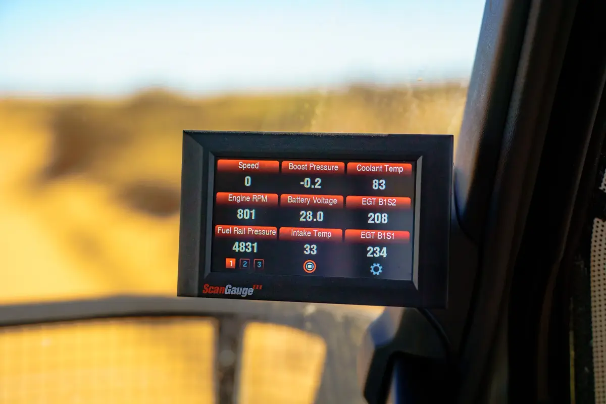 A gauge monitor in a 4X4