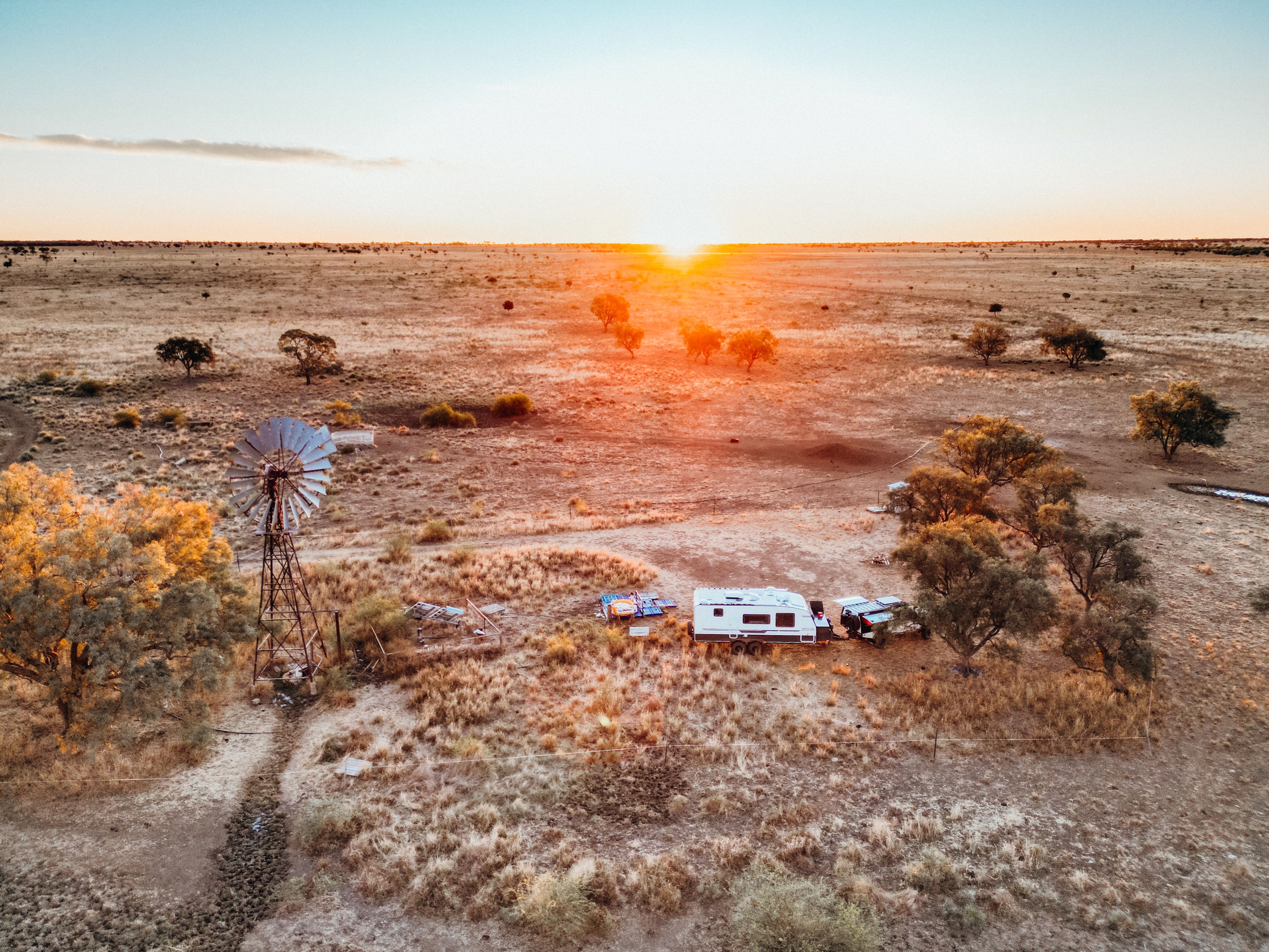 4x4 and caravan camping in Outback Queensland