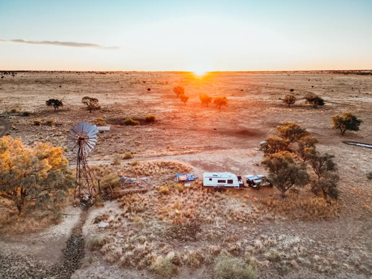 4x4 and caravan camping in Outback Queensland