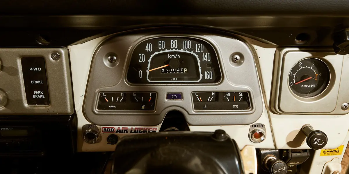 U4052-article-images_VEHICLES-custom-4x4-bj42_image-6