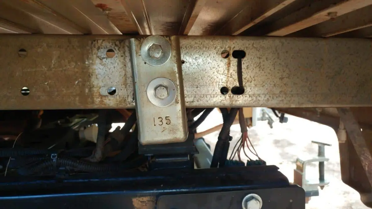 Bent canopy mount