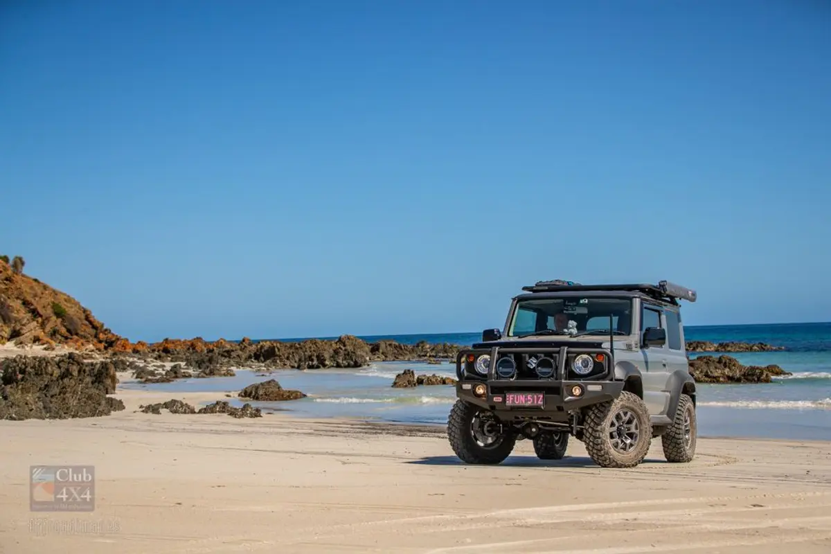 suzuki jimny on kangaroo island beach driving