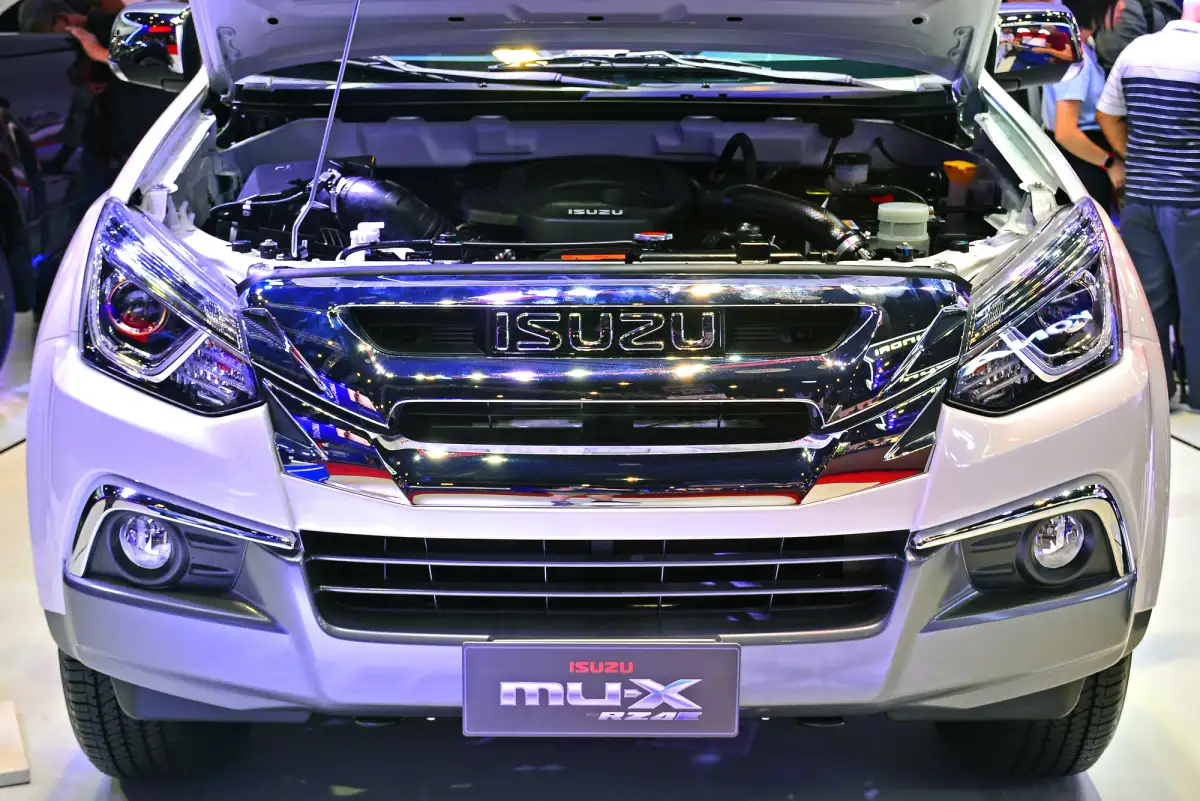 Isuzu MU-X engine under bonnet