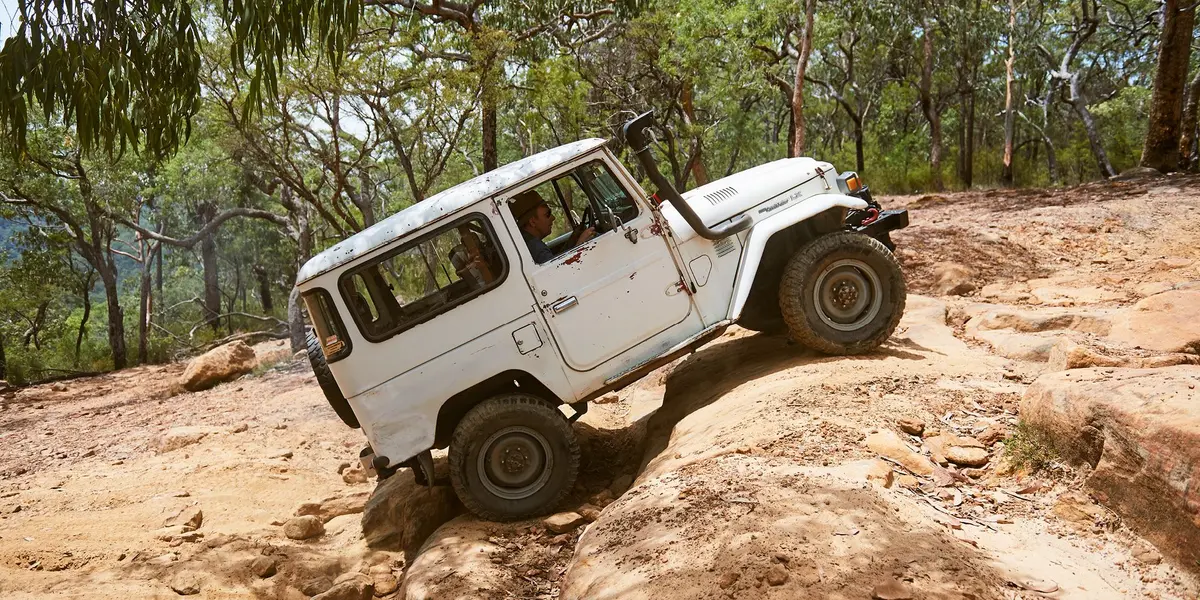 U4052-article-images_VEHICLES-custom-4x4-bj42_image-1