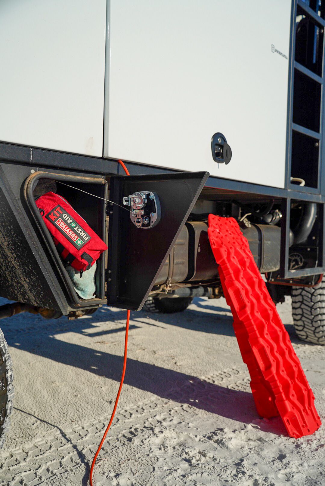 Recovery boards against 4WD Light truck