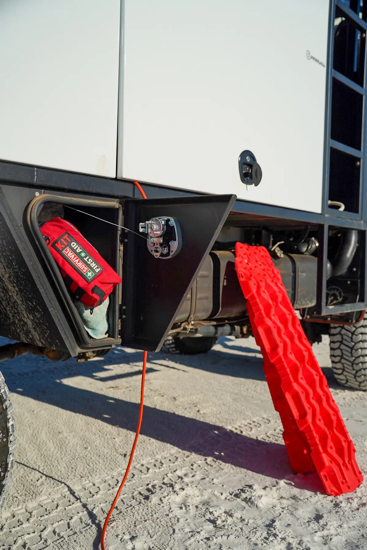 Recovery boards against 4WD Light truck