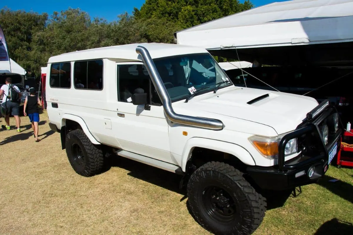 Tyres outside the guard
