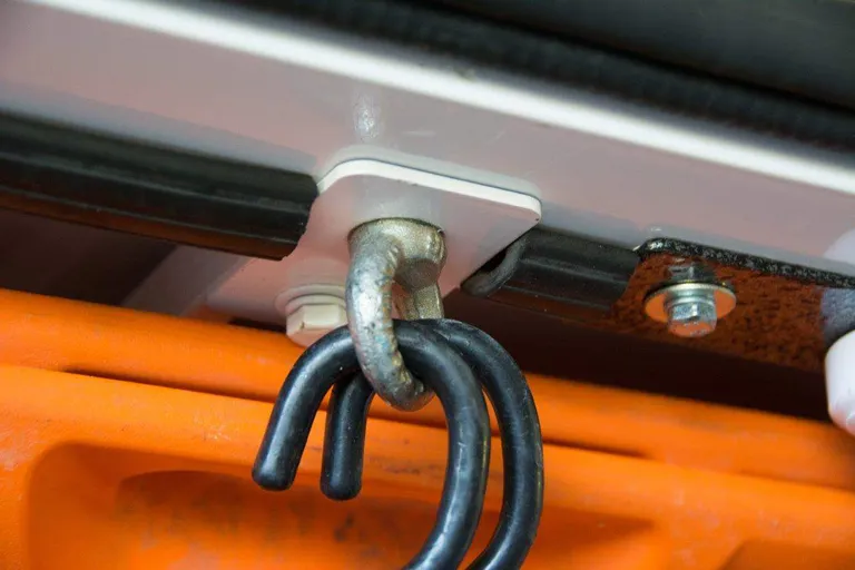 Lifting lugs