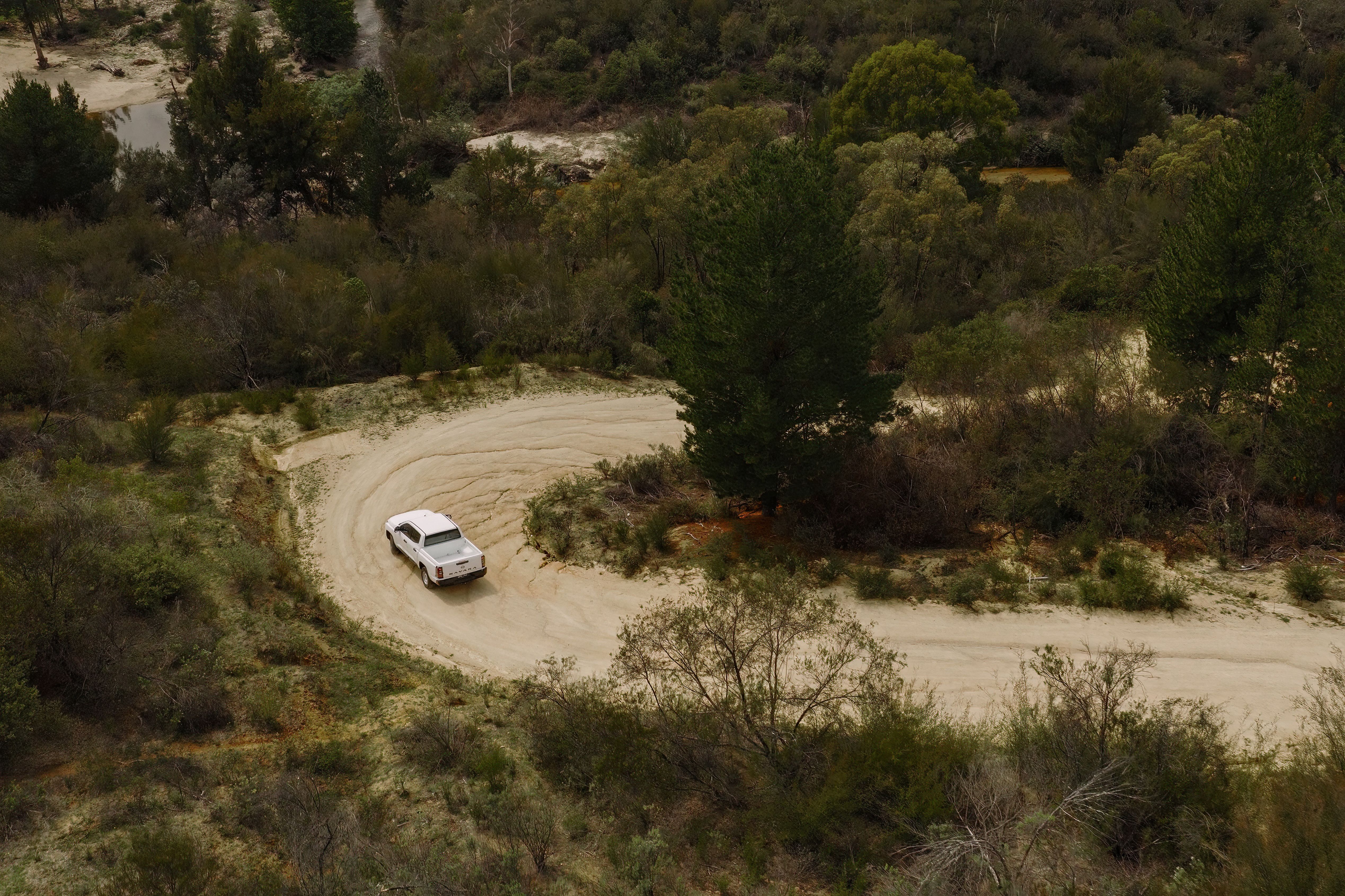 2026 Nissan Navara driving off road