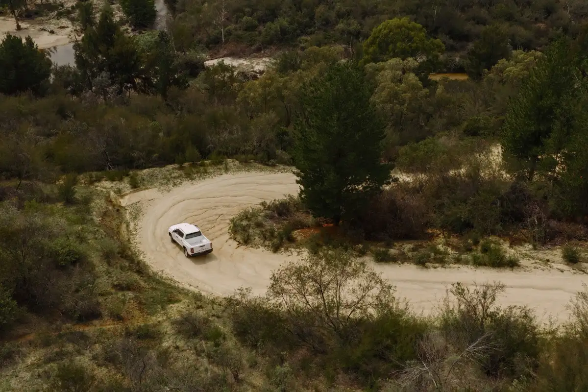 2026 Nissan Navara driving off road