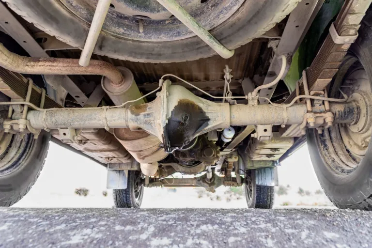 oil leak from rear axle 4wd underbody check