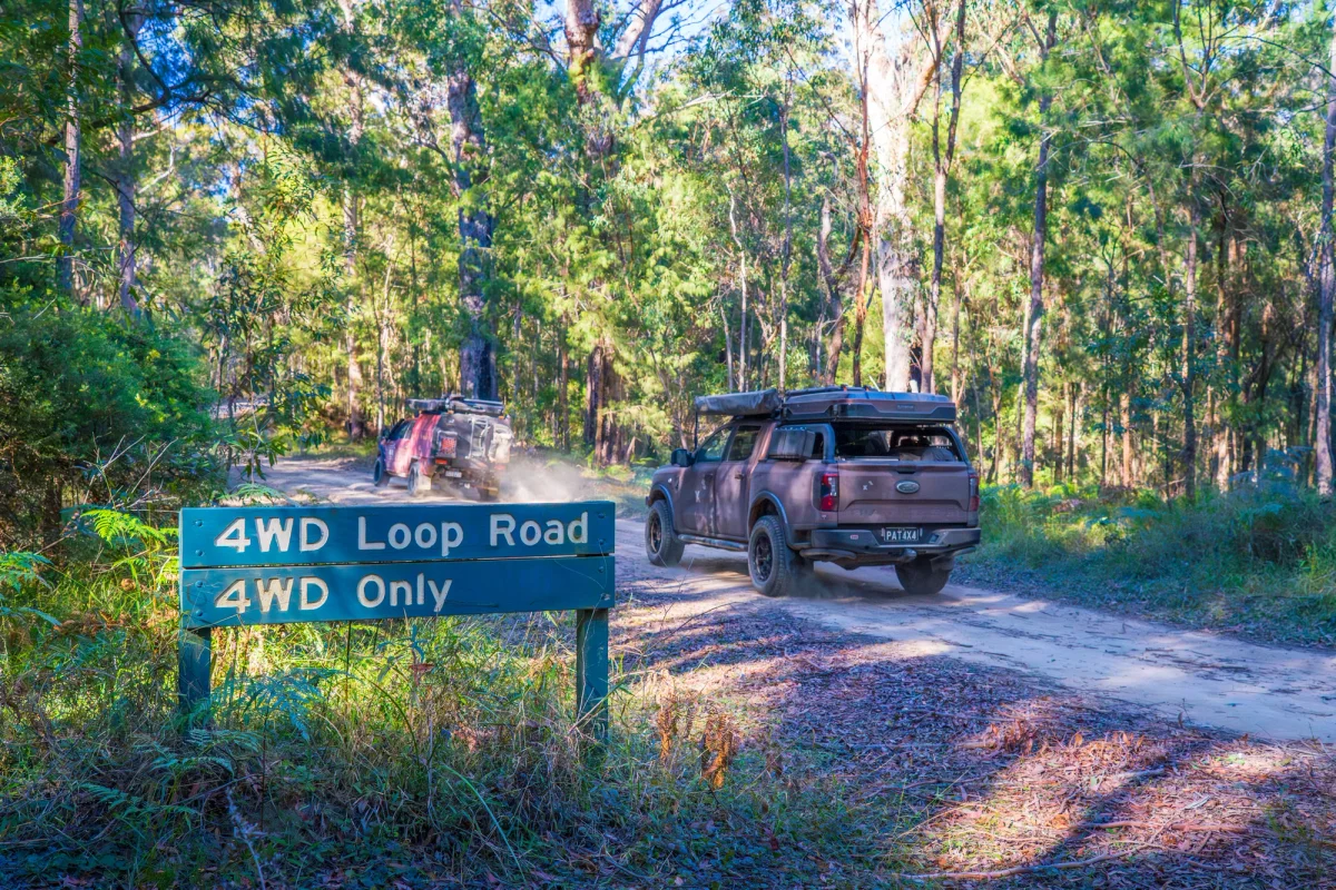 4WD Loop Road sign