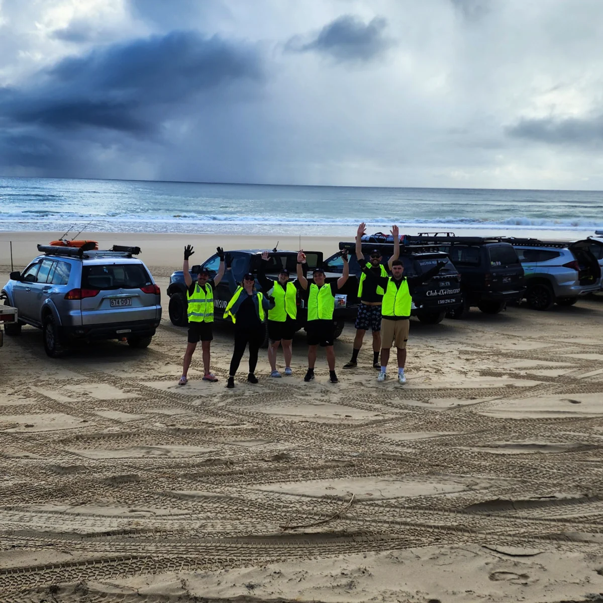 club 4x4 insurance team cleaning up rubbish kgari