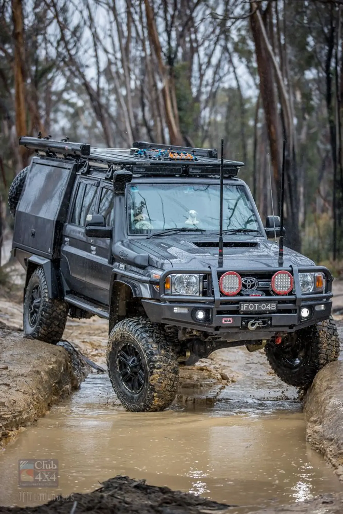 landcruiser 79 series muddy track off road