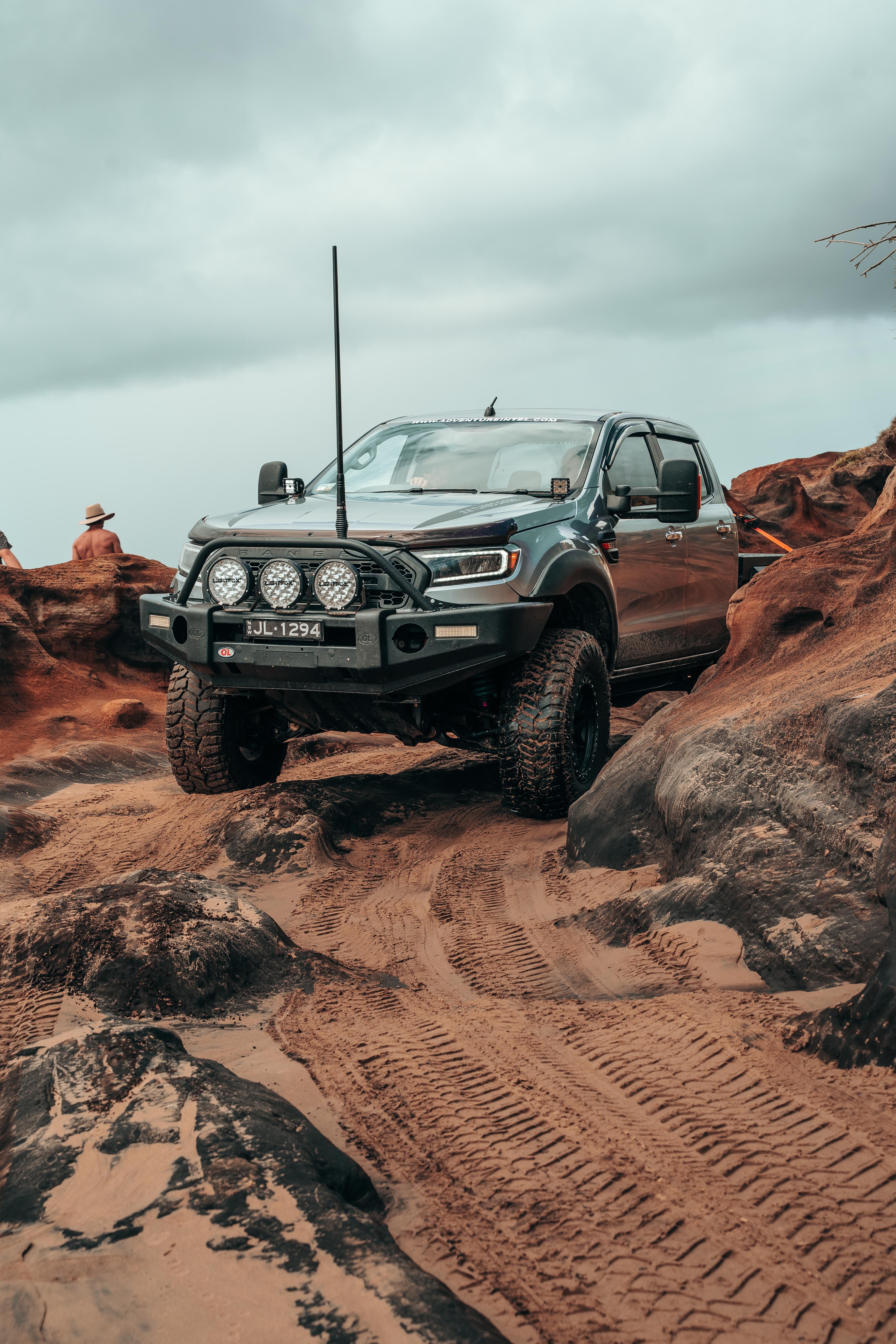 4wd driving through sand and rocks