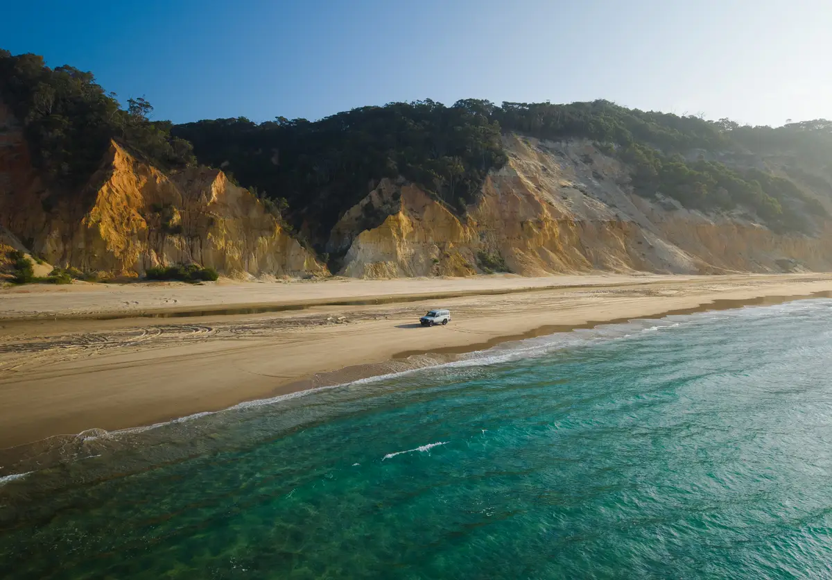 A 4WD driving along Teewah Beach