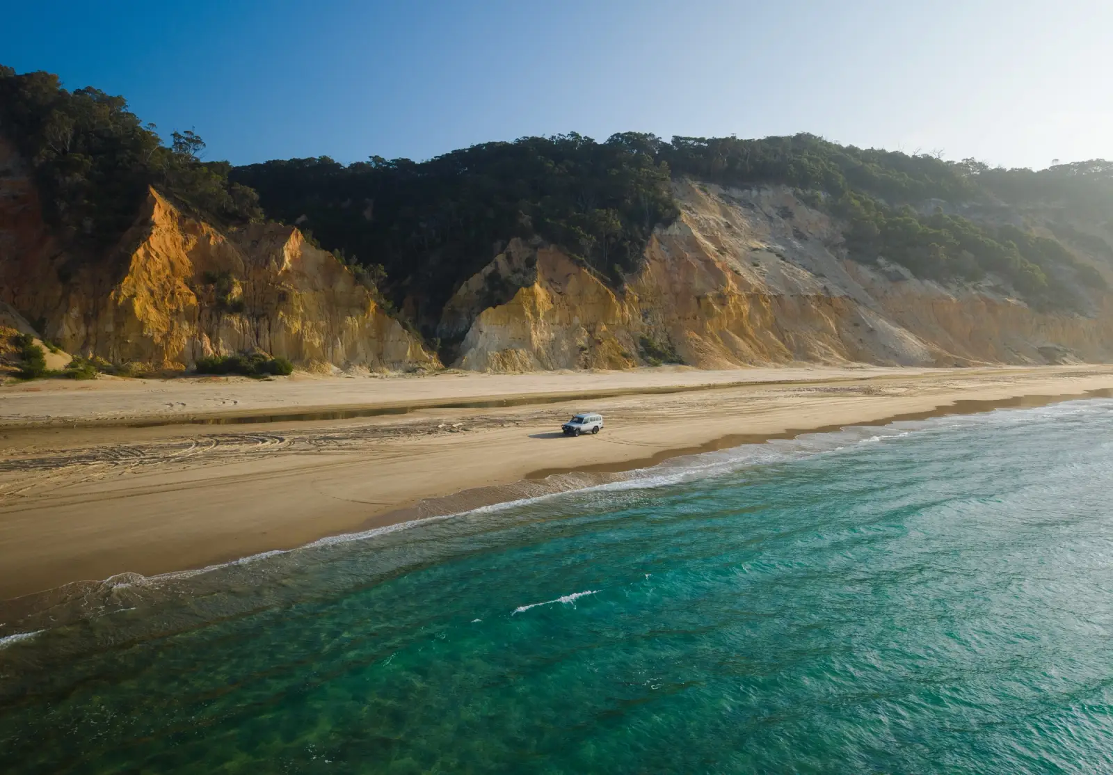 A 4WD driving along Teewah Beach