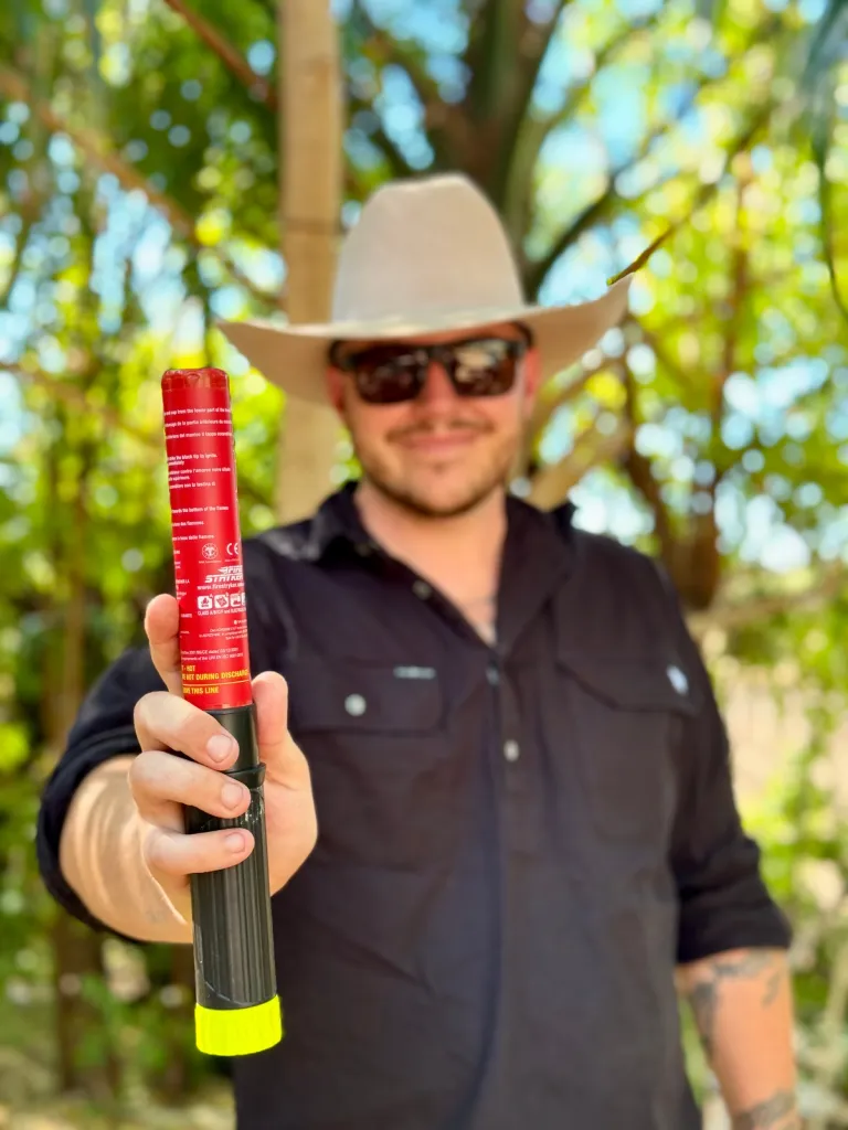 Fyrestick fire extinguisher