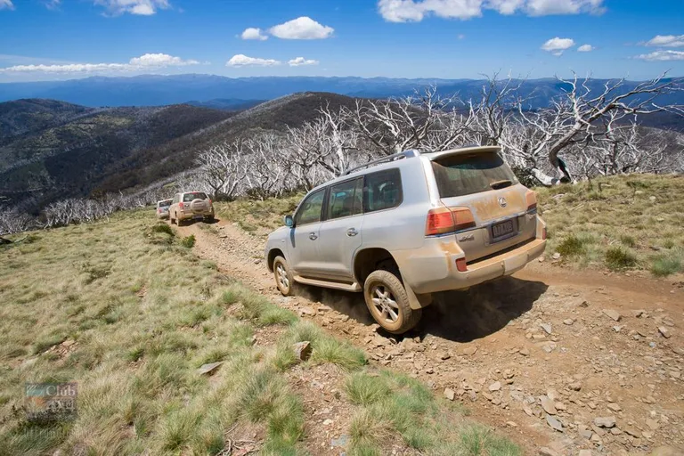 200 series landcruiser convoy off road vic high country