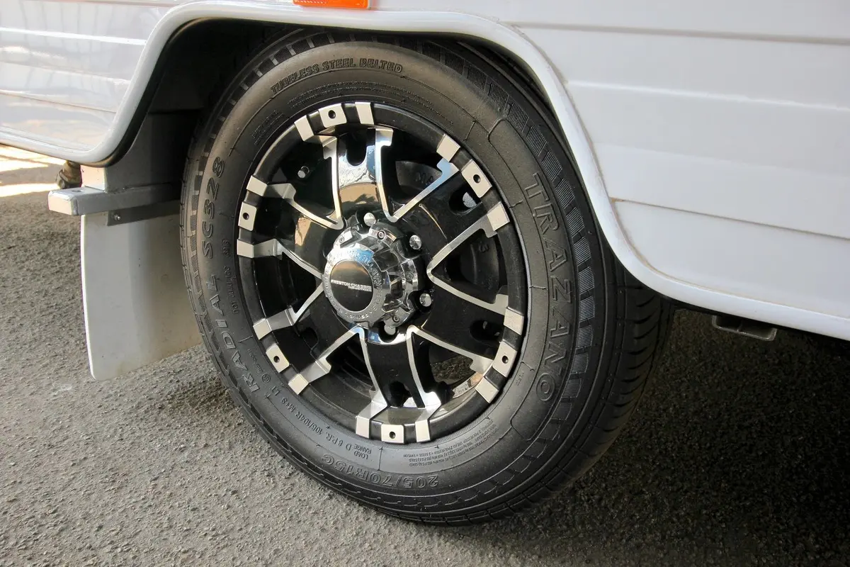 Commercial LT Tyres Are Best For On Road Vans