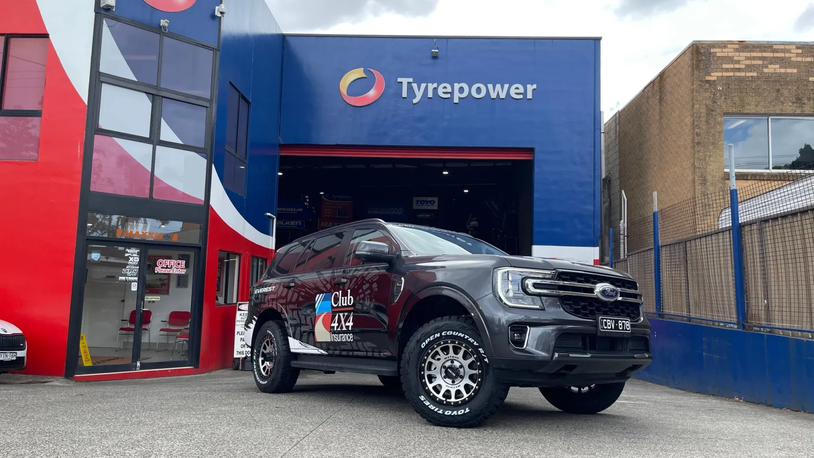 Club 4X4 branded ford everest ouside a tyre shop