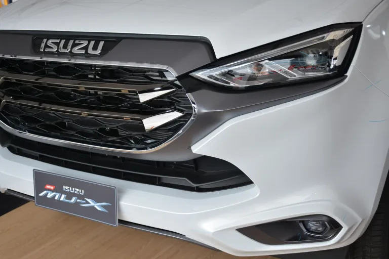 close up of front of an Isuzu MU-X