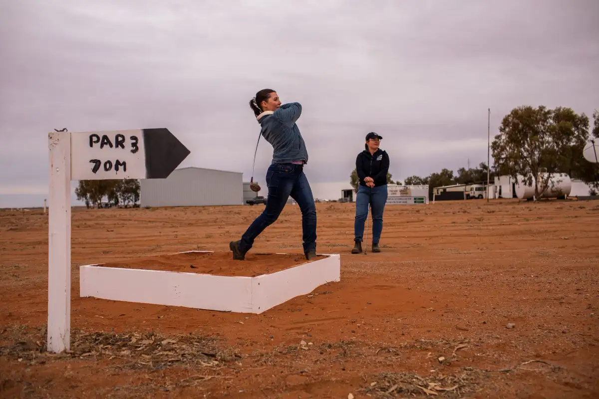 outback golf course par 3 william creek hotel