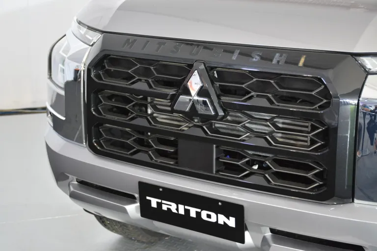 closeup of mitsubishi triton grill