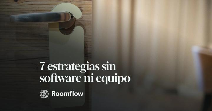 Pomo de la puerta de una habitación de hotel con su cartel colgado.