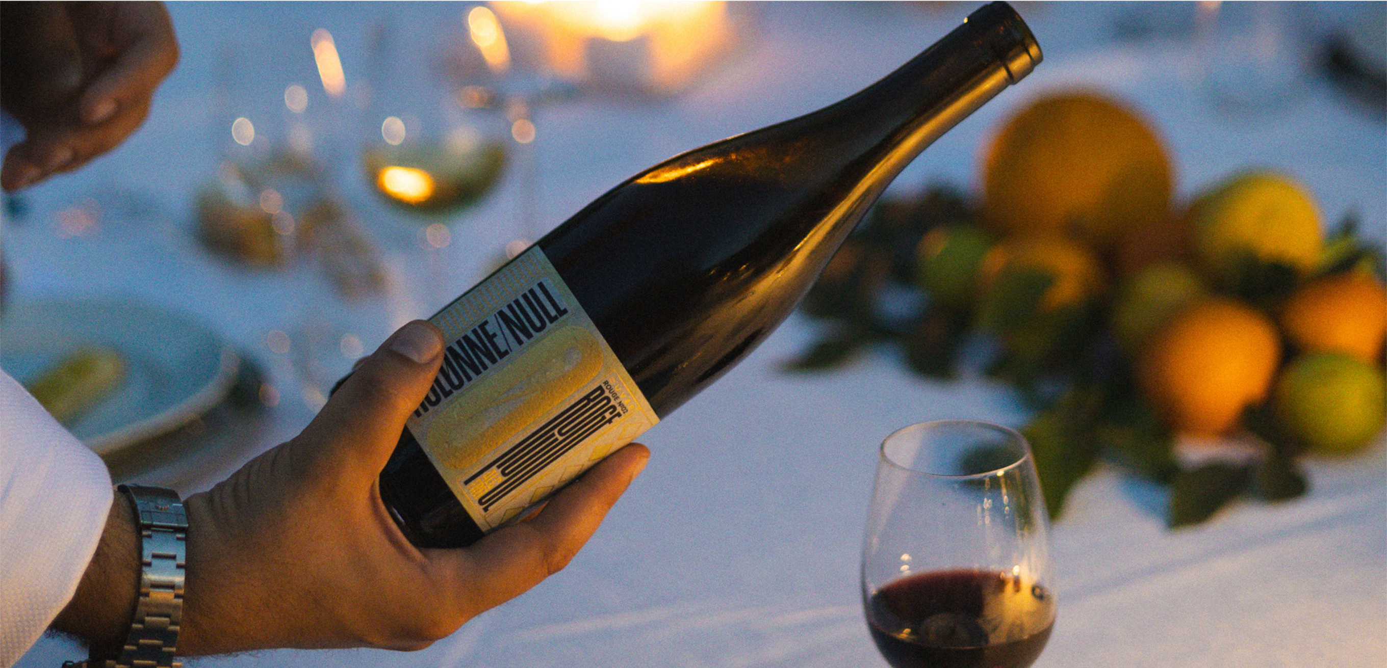 Bottiglia di vino naturale rosso