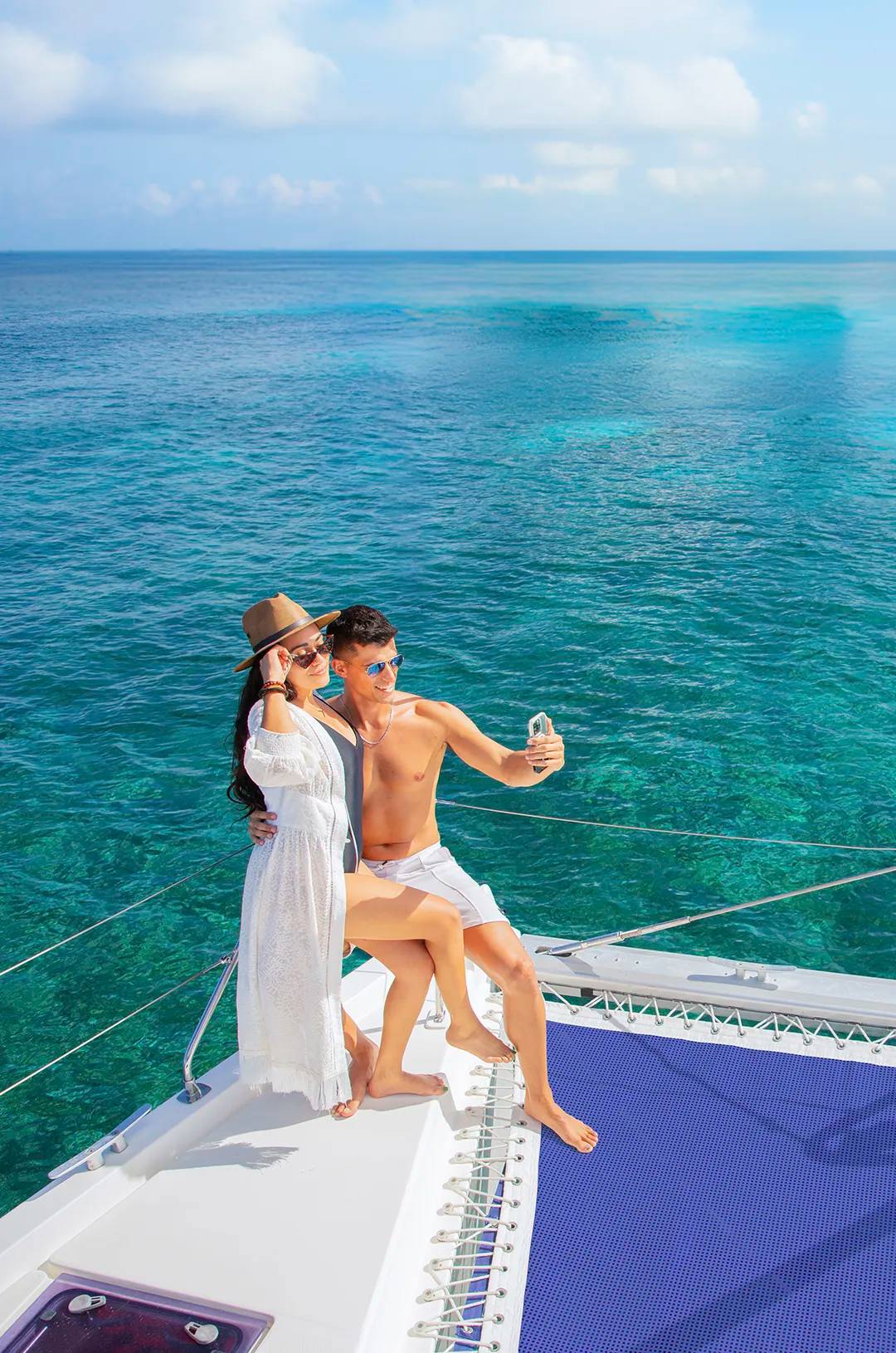 Happy couple enjoying an Isla Mujeres All Inclusive Tour.