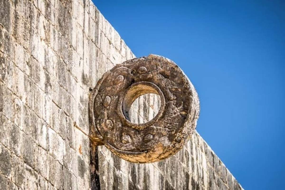 La Gran Plataforma Norte De Chichén Itzá | Cancun Adventures ®