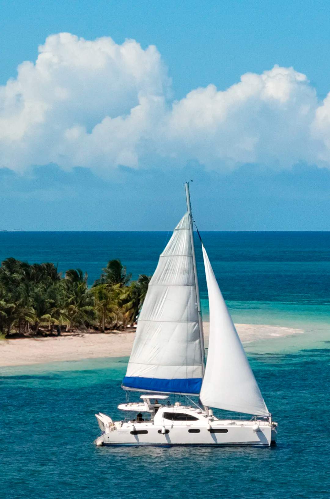 Catamaran sailing in Puerto Morelos