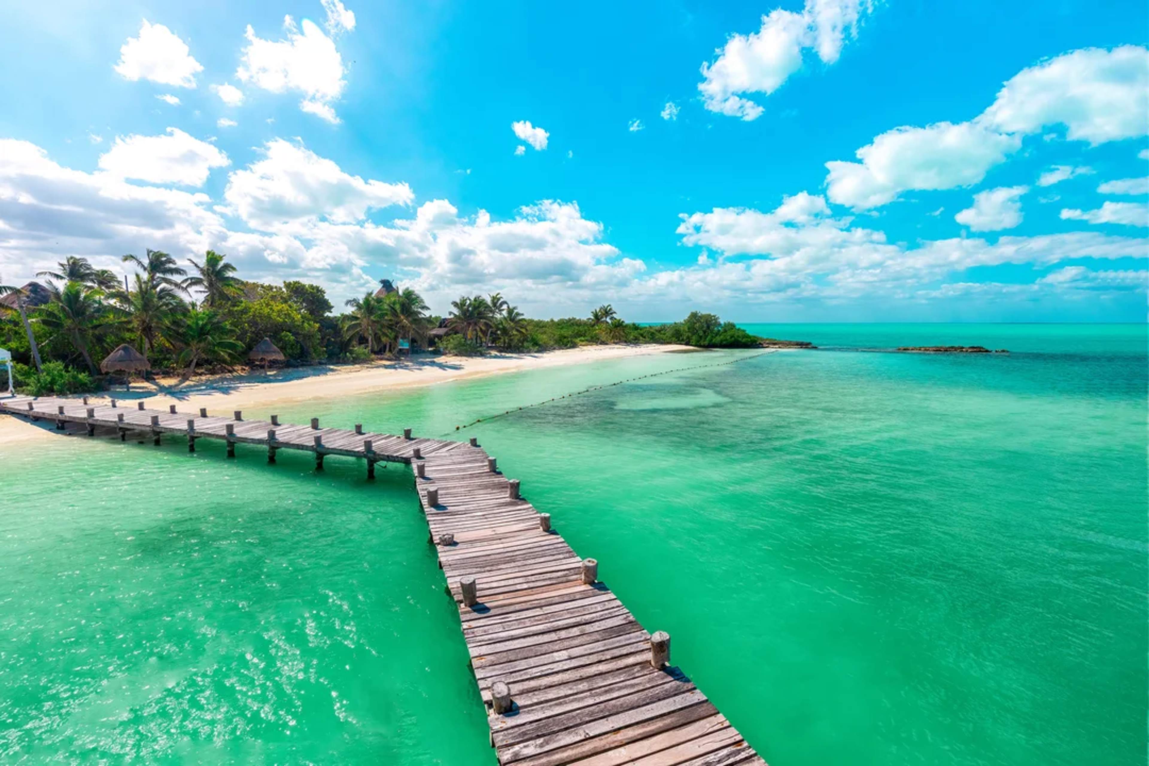 Isla contoy beach in a clear day 