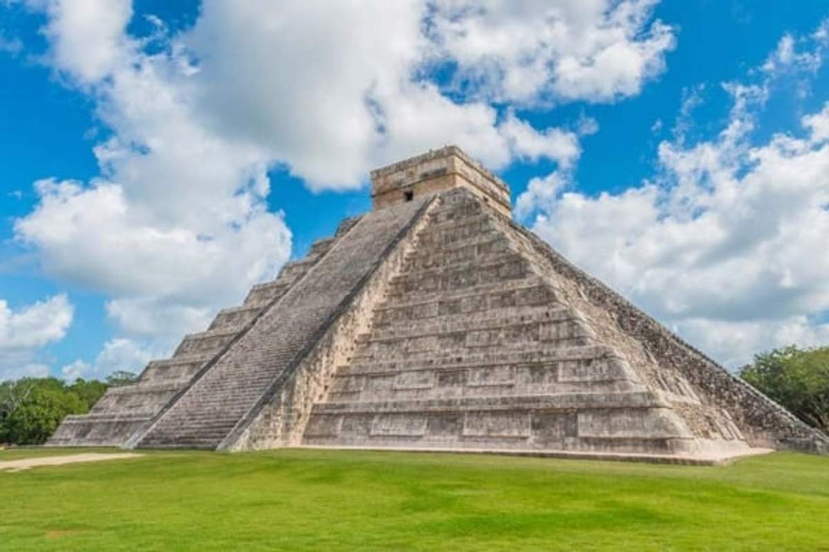 The Pyramid of Kukulcán at Chichen Itza, a stunning stepped pyramid dedicated to the Mayan feathered serpent deity, Kukulcán.