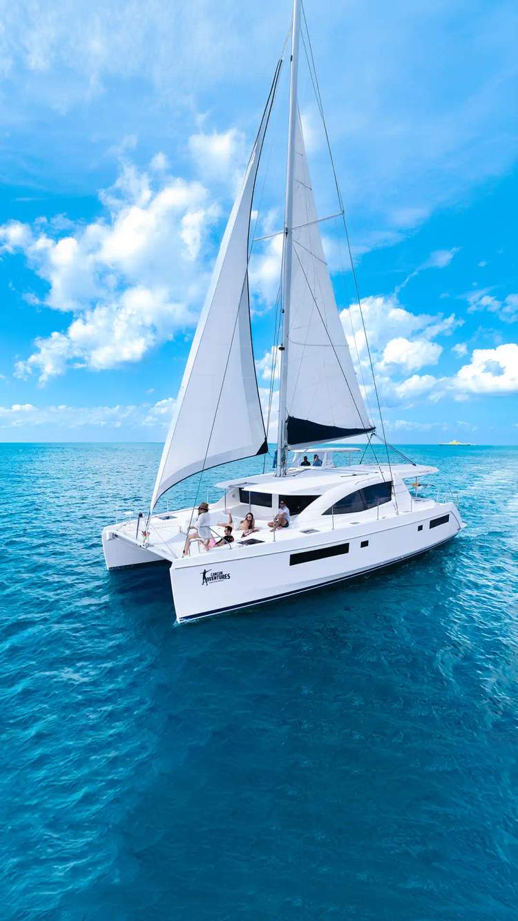 Friends enjoying Cancun Adventures' Riviera Maya Sailing.