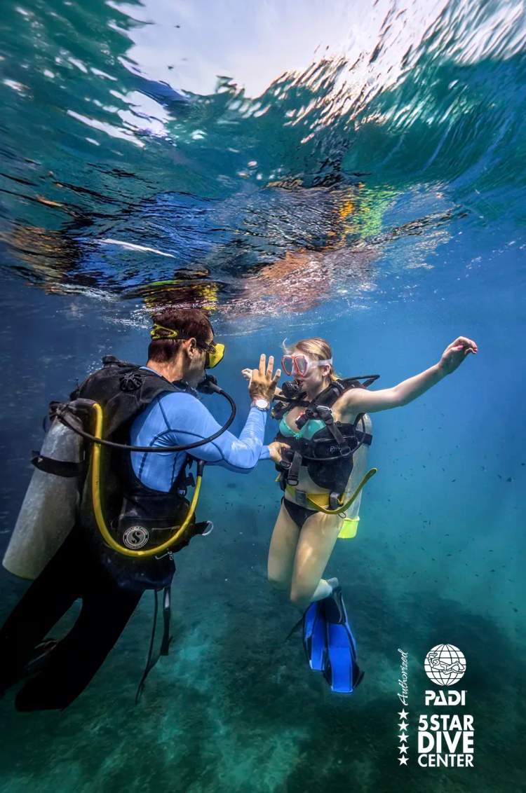 Student during the Open Water Diver Cancun PADI Certification.