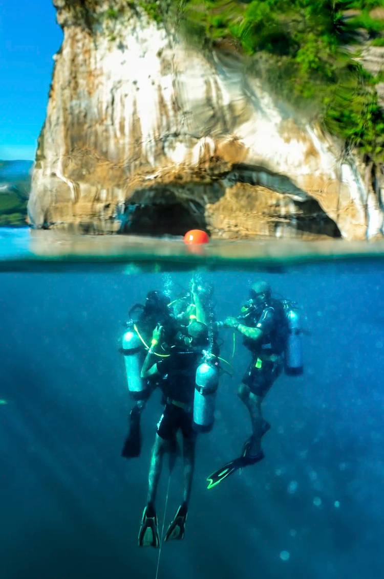 Cancun scuba diving lesson led by a Cancun Adventures' PADI certified instructor.