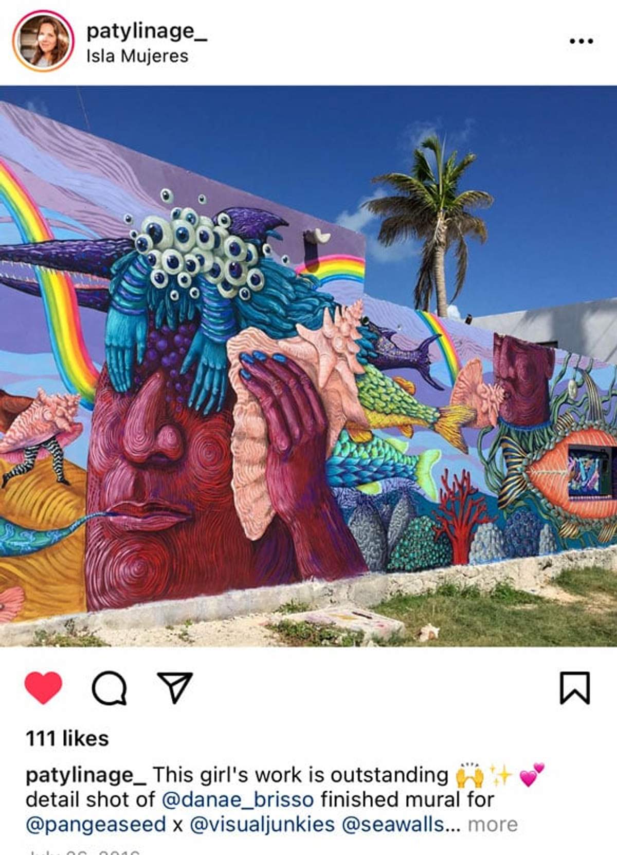 Un mural vibrante en Isla Mujeres que presenta una obra de arte surrealista y colorida con múltiples ojos, manos y elementos oceánicos, pintado por danae_brisso.