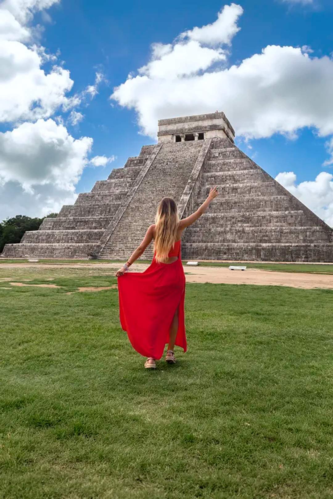 Majestic pyramid of Chichen Itza, one of the 7 wonders of the world