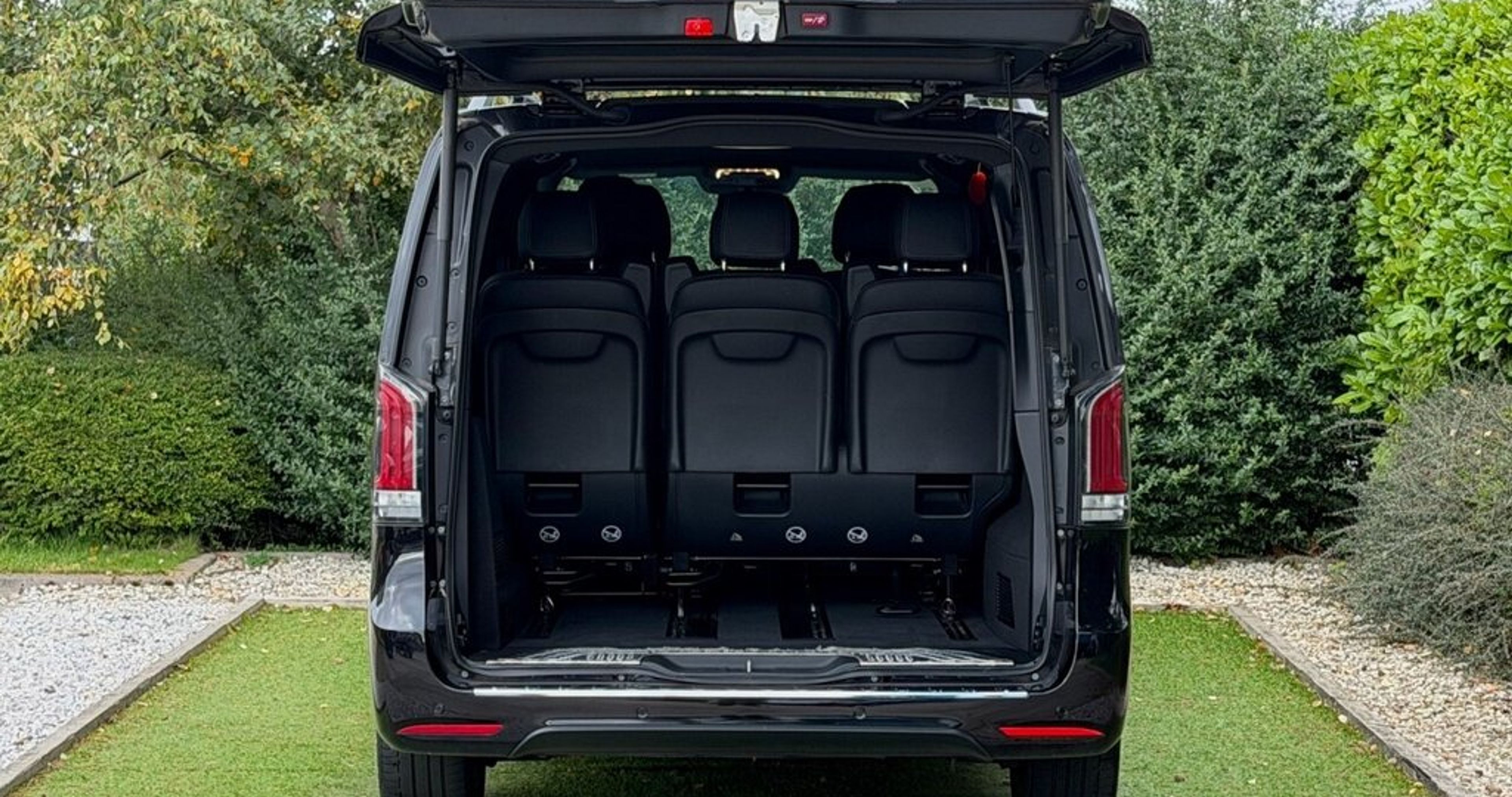 Executive MPV 3
