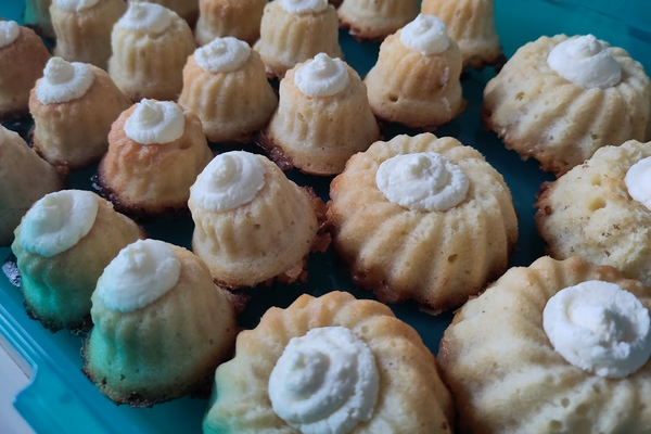 Card background for Bienenstich-Gugels