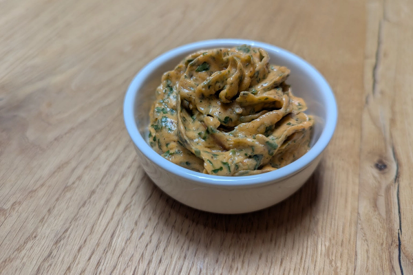 Card background for Knoblauch-Tomaten-Kräuterbutter