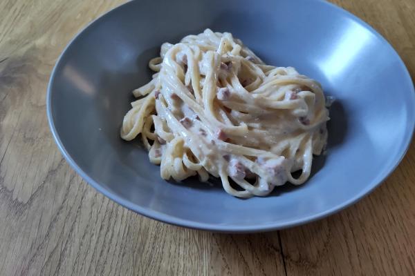 Card background for Spaghetti Carbonara