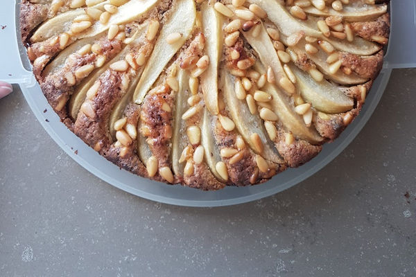 Card background for Birnenkuchen mit Pinienkernen