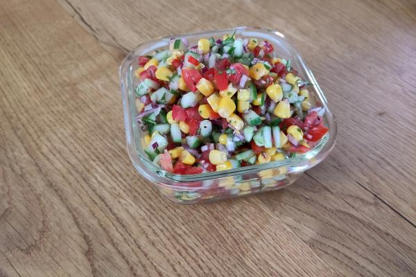 Card background for Mais-Tomaten-Zwiebel-Salsa