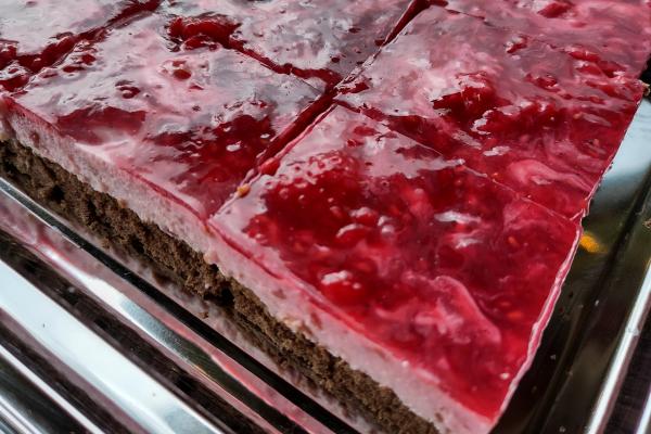 Card background for Himbeer-Sahne-Schnitten